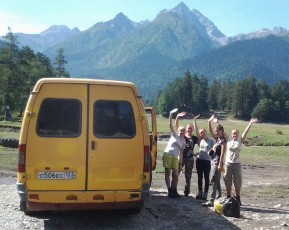 Dienstleistungen transport fur die reisen, tourismus, wandern in den bergen des Kaukasus Russland