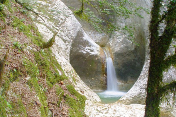 Тур водопады, панорамные площадки, гроты Матузко из Кропоткина