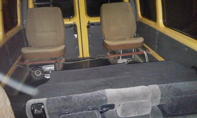 Задняя площадка, опущенные сиденья второго ряда - автобус, микроавтобус Газель