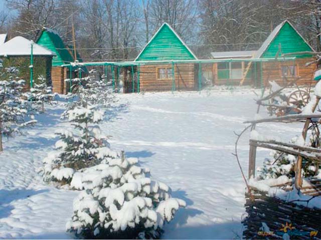 Деревянные домики зимой