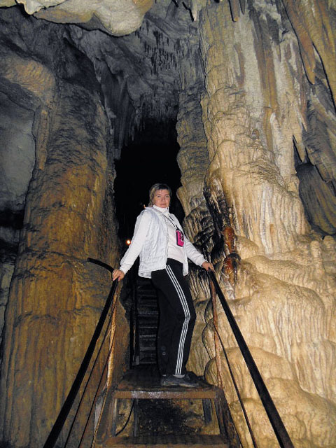 Лестница в Большой Азишской пещере