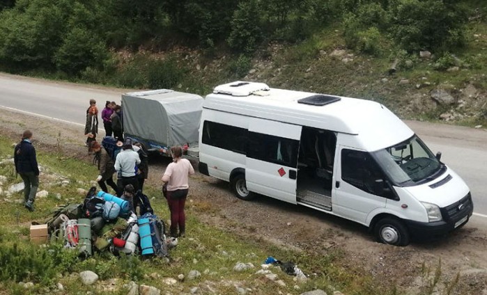 Заказать микроавтобус для трансфера, заброски в горы туристов