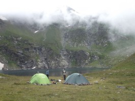 Übernachtung, Wandern in den Bergen, Arkhyz, Russland, Kaukasus
