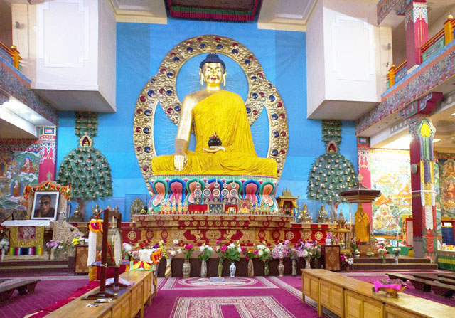 Буддистский храм внутри, Калмыкия