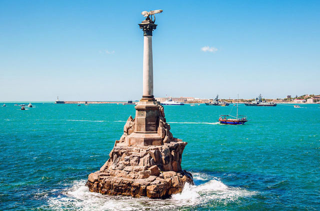 Памятник Затопленным кораблям, Крым